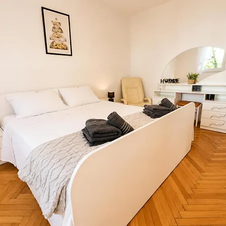 Luna Center - 2 Balconies & 3 Ac Apartmán *